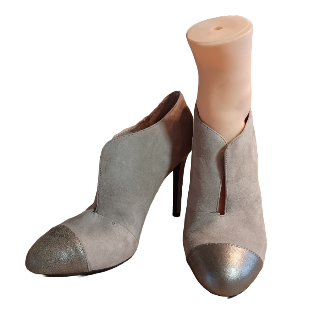 JESSICA SIMPSON "SATURN" HIGH HEELED BOOTIES SIZE 9M